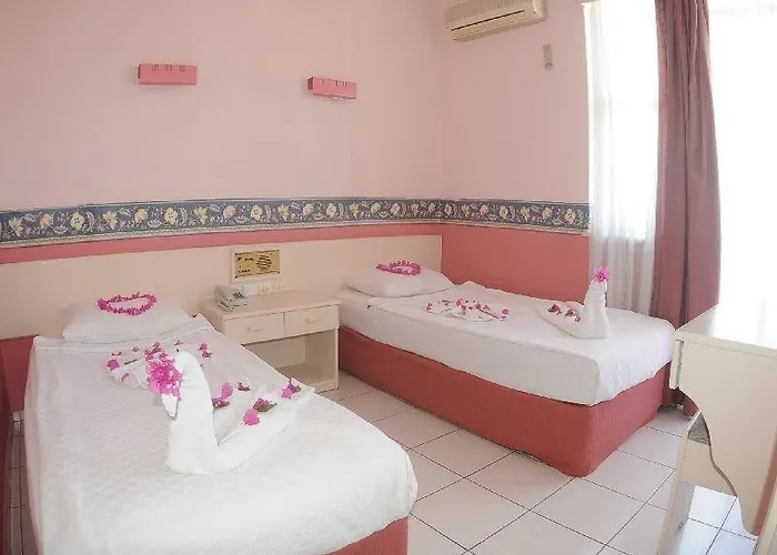 فندق Rosella 3*
